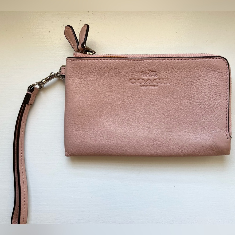 Coach Corner Zip Double Compartment Wristlet in Pink